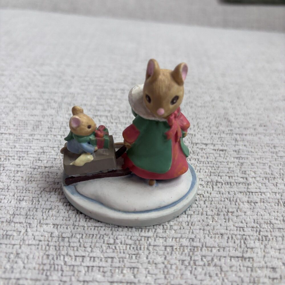 Avon Forest Friends Sleigh Ride Mini Mom & Baby Mice Figurine Snow Collectable46
